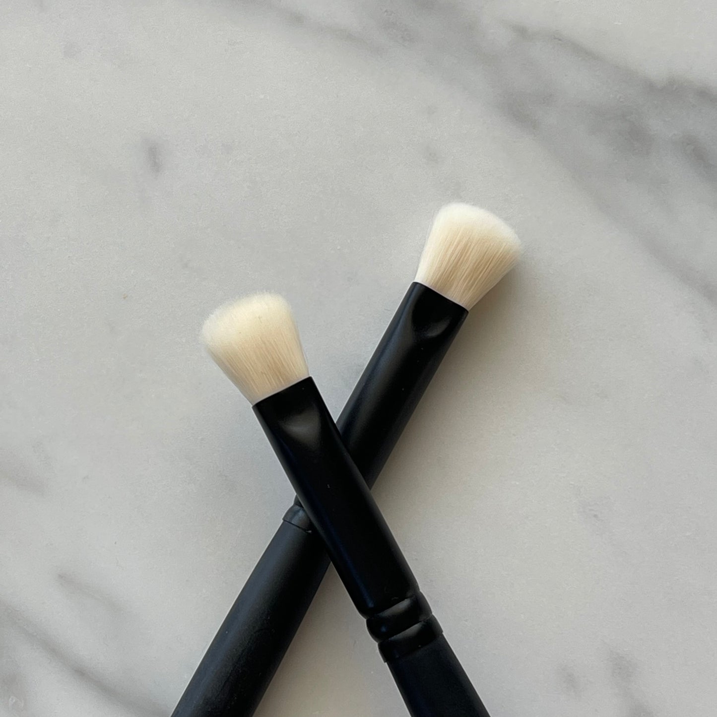 HD White Shadow Angle Fluff Brush