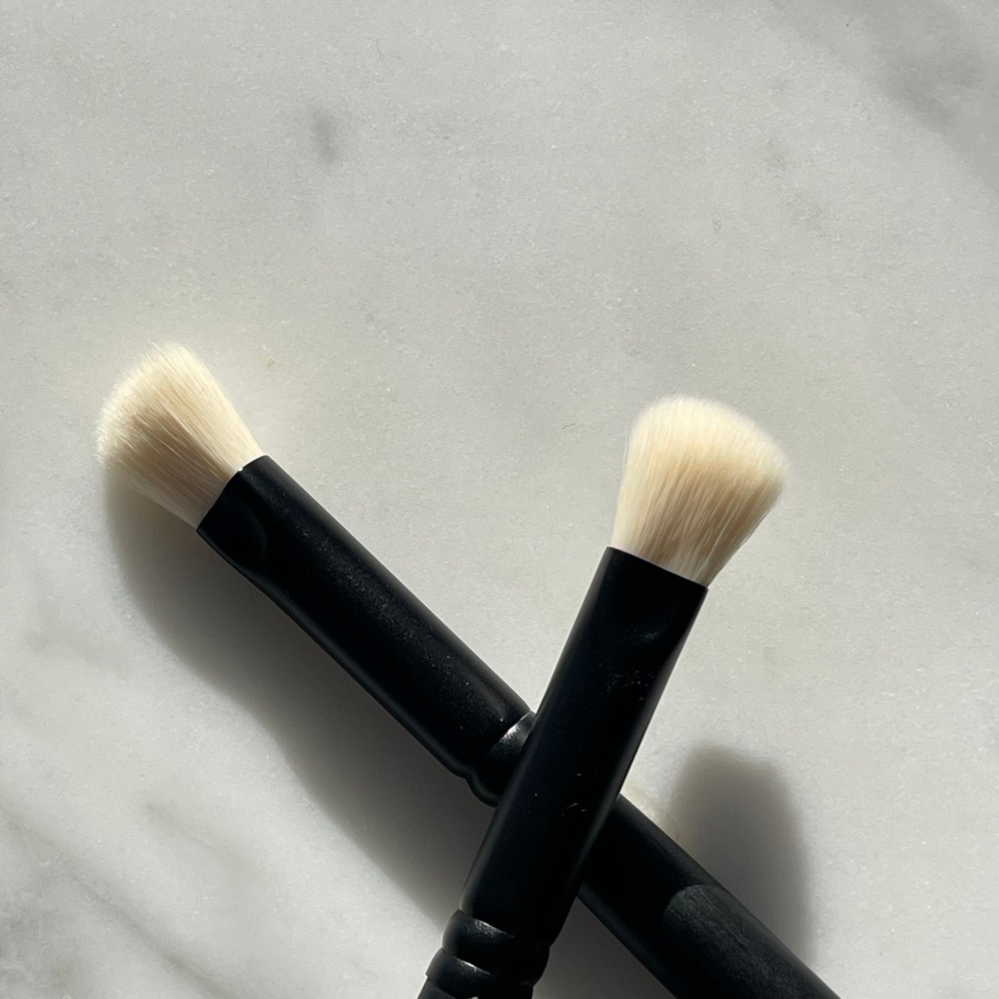 HD White Shadow Angle Fluff Brush