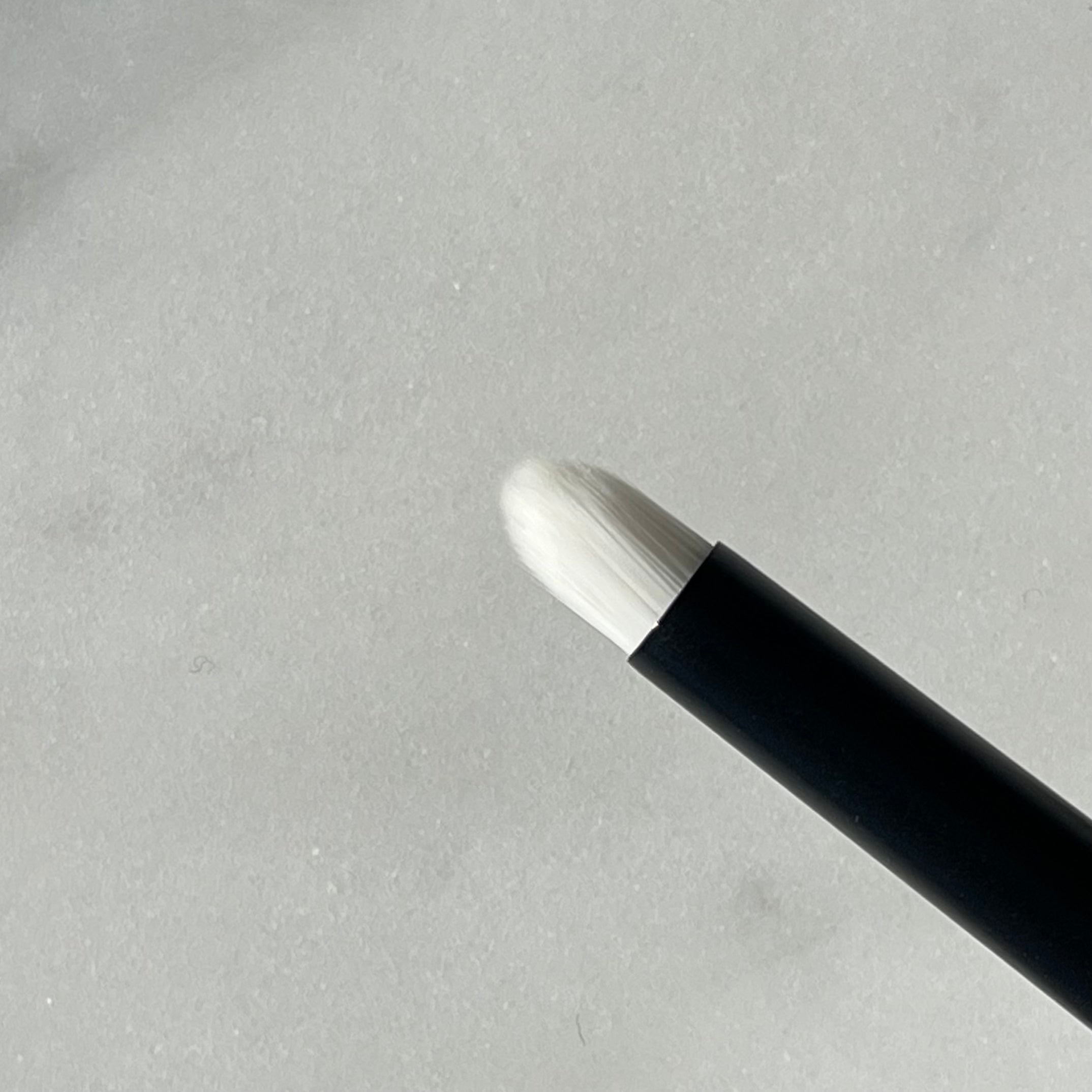 HD White Pointed Smudge Brush